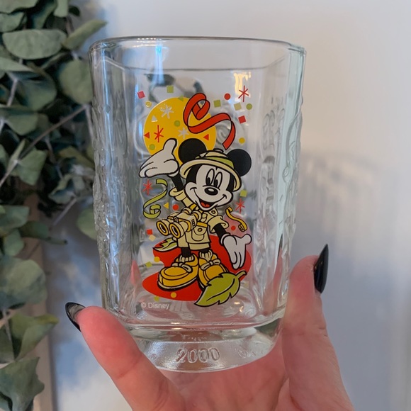 Vintage Walt Disney World Mickey Mouse Collectable Glassware Set of 4 - Picture 5 of 11